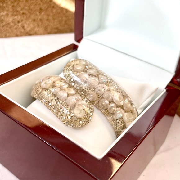 Vintage Lucite shell bracelet - Picture 5 of 6